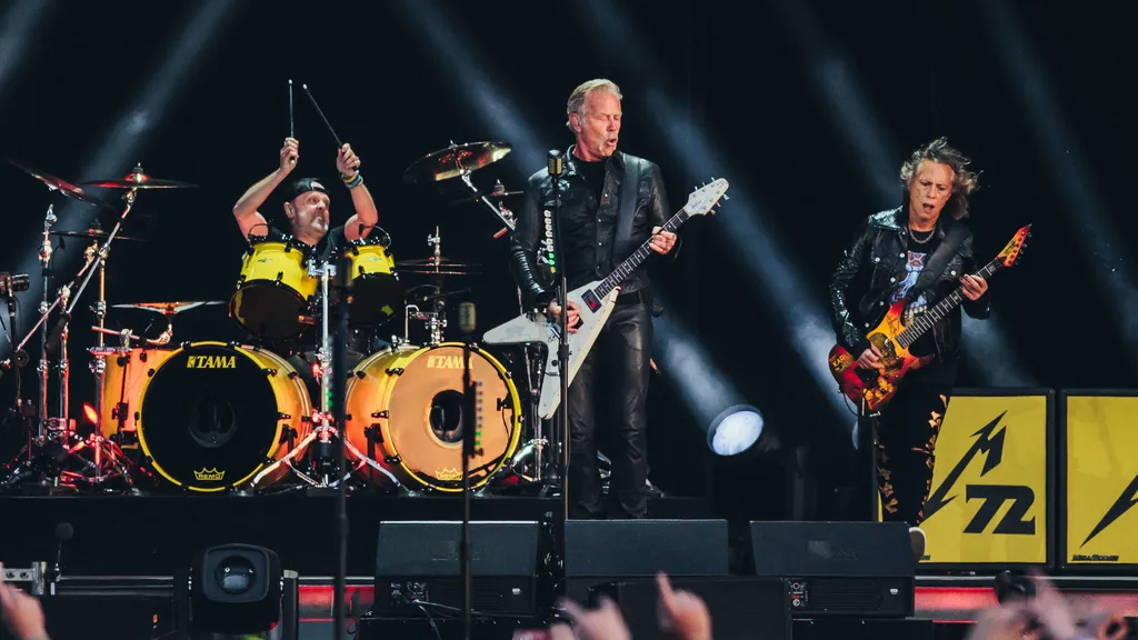  Metallica announce massive 2026 Euro and UK tour,… 