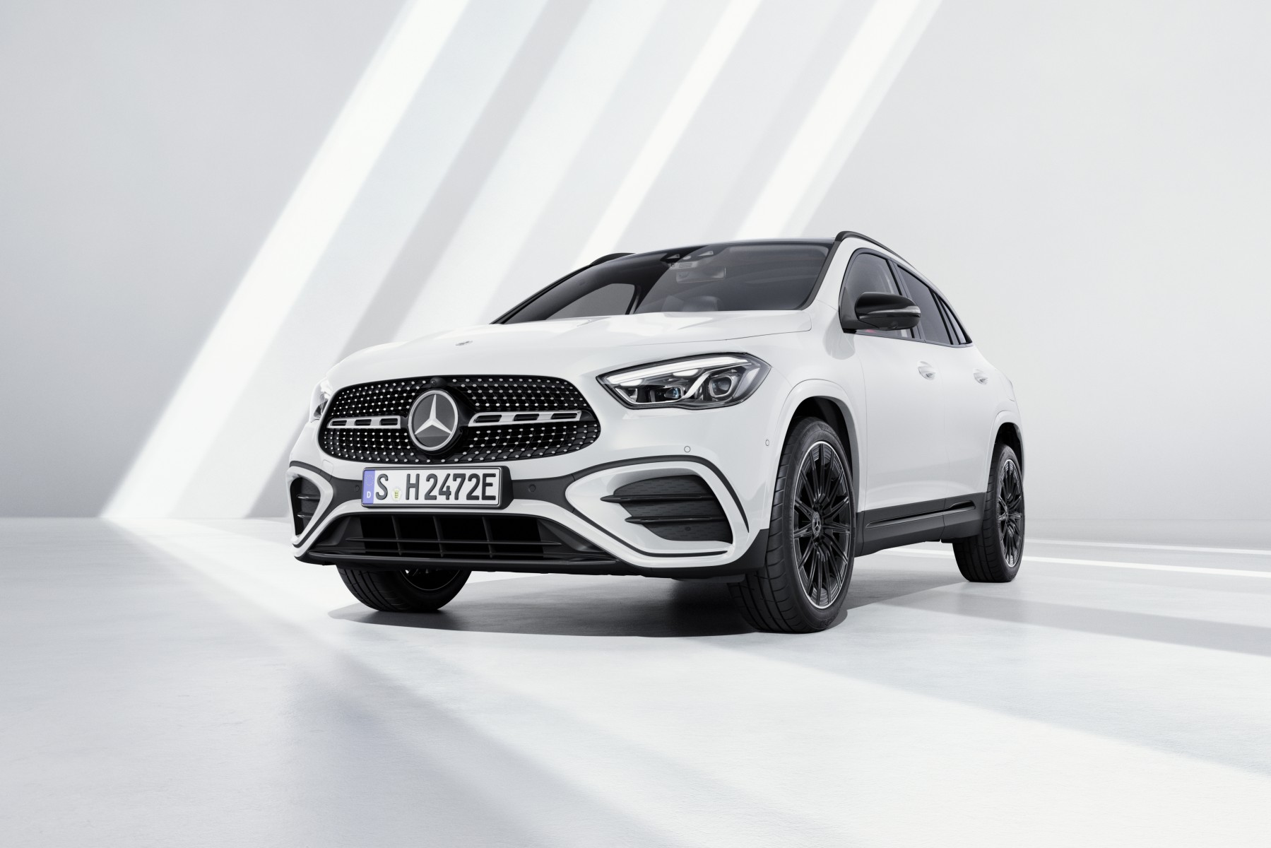  Nouveau Mercedes-Benz GLA: Nouveau design avant et arrière Bildidee 