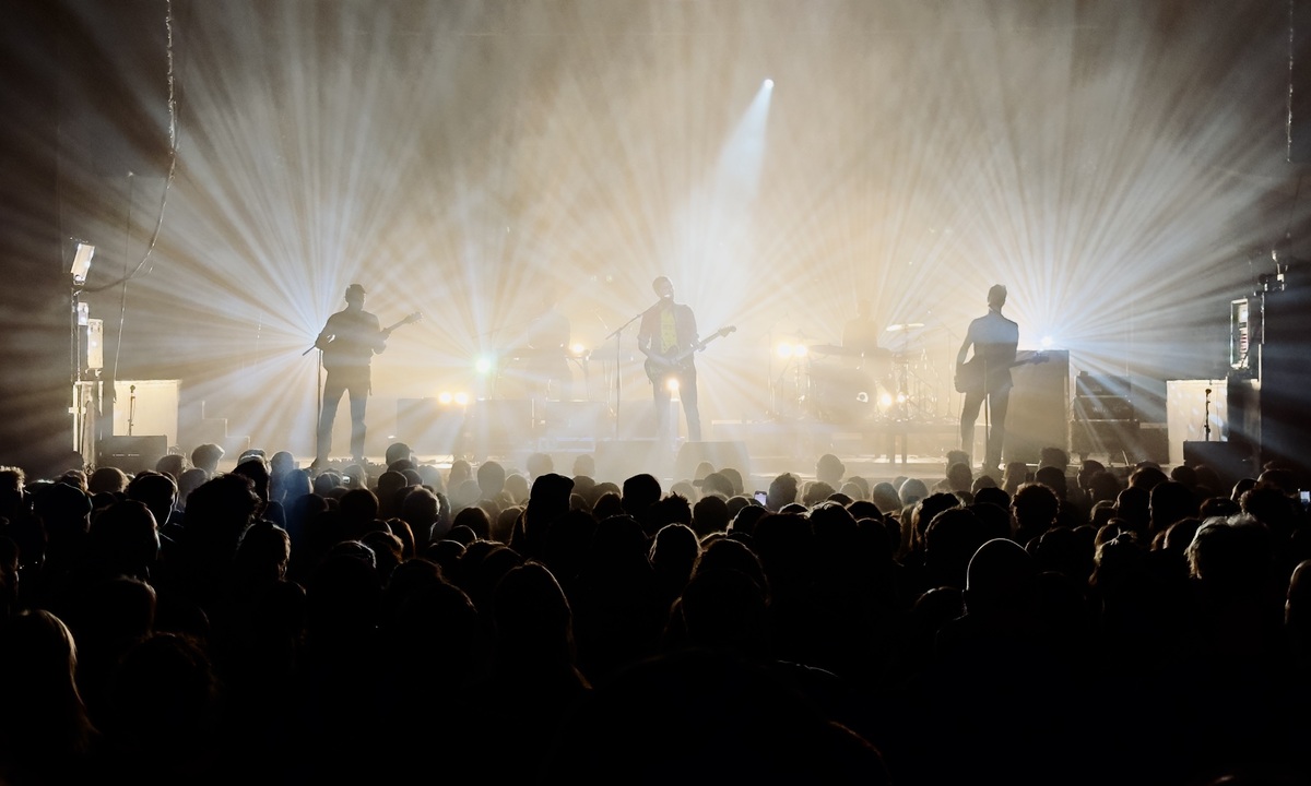  Foto zu Nov 03, 2024: Palace at Docks Hamburg Hamburg, Hamburg, Germany 