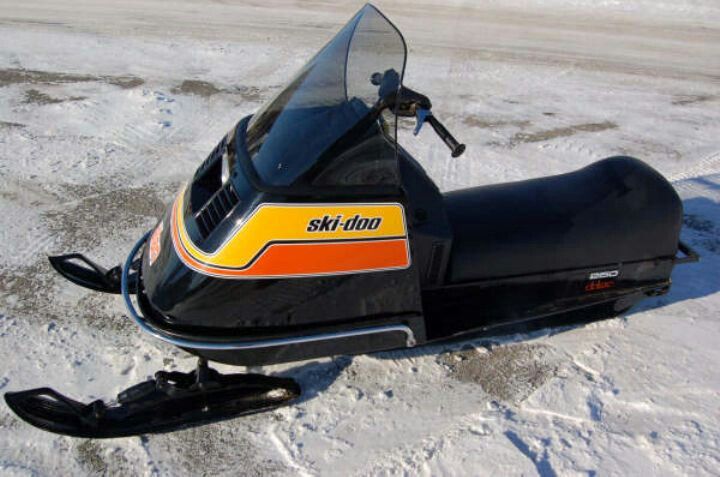 12 Elan Ski-doo 1972 Ski Doo 250e Elan