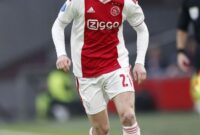 Frenkie De Jong Ajax Barcelona Transfer News: Frenkie De Jong To Reject Interest To Stay At