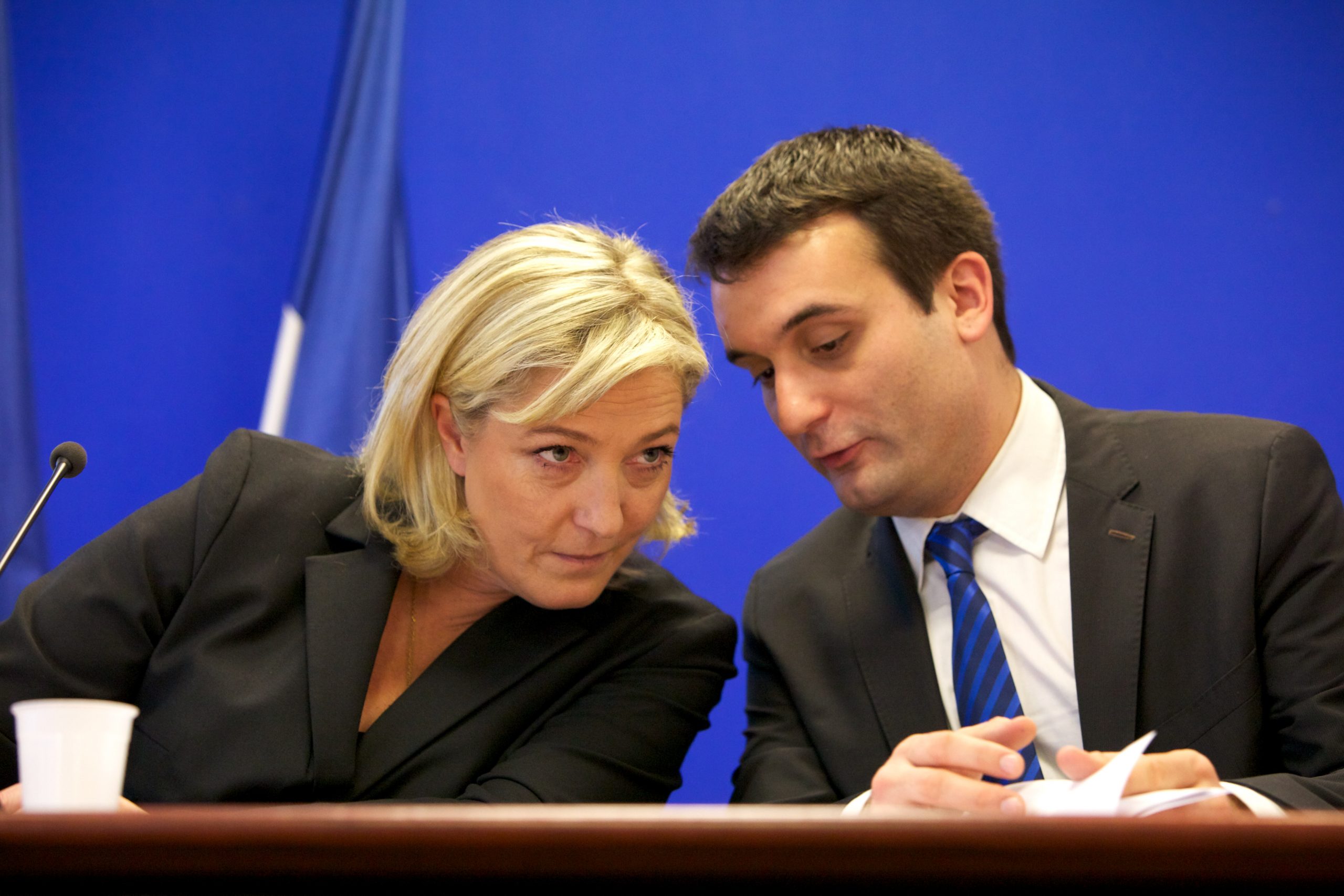 Charlie Hebdo Marine Le Pen Pen Charlie Hebdo Impasse Erreur Commis Elle Janvier Siège
