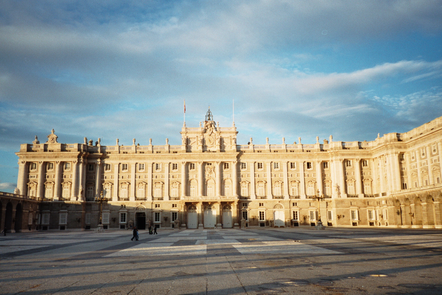 File:Palacio Real, Madrid 4.jpg - Wikimedia Commons