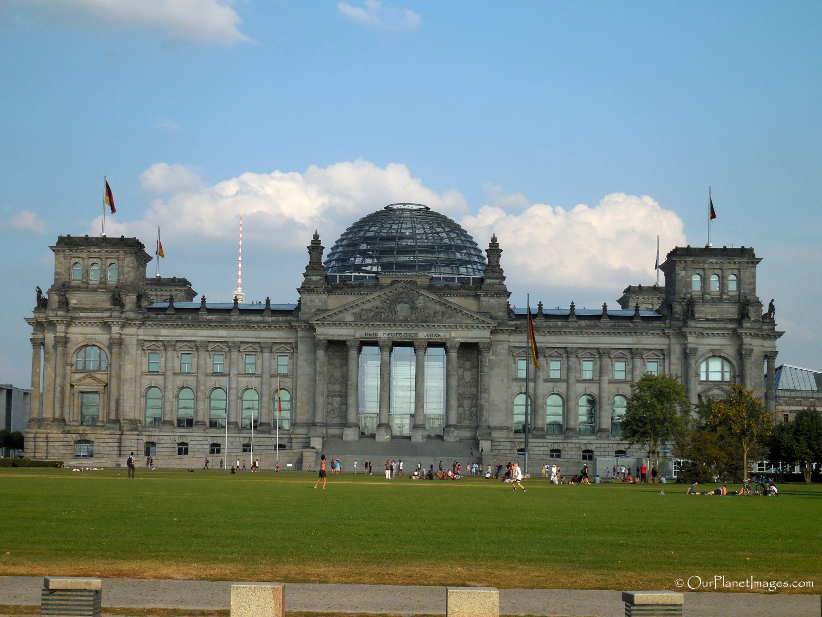 Dome Over Bundestag Climbing The Reichstag Dome In Berlin