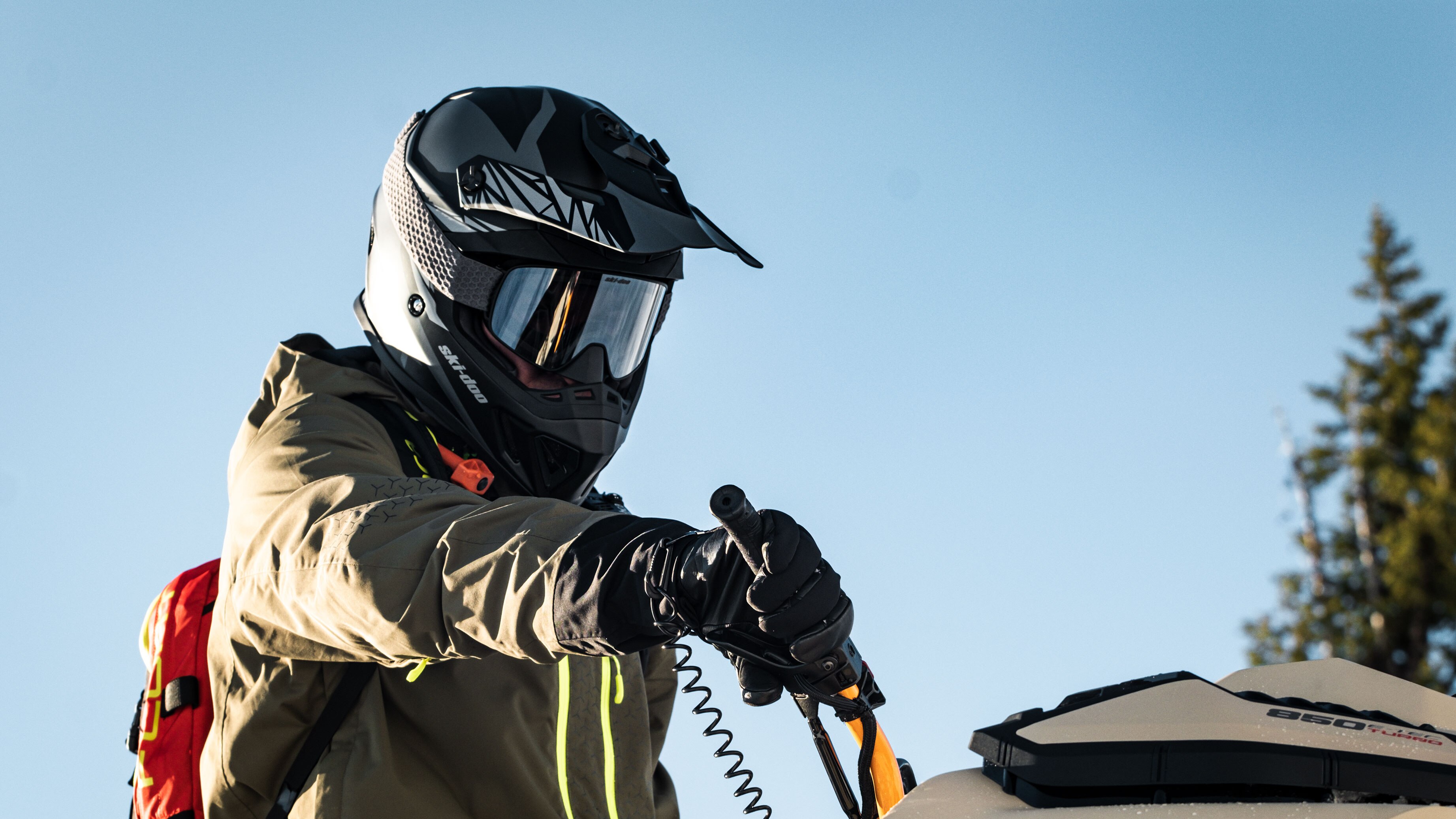 Snowmobile Helmets for Men & Women - Ski-Doo