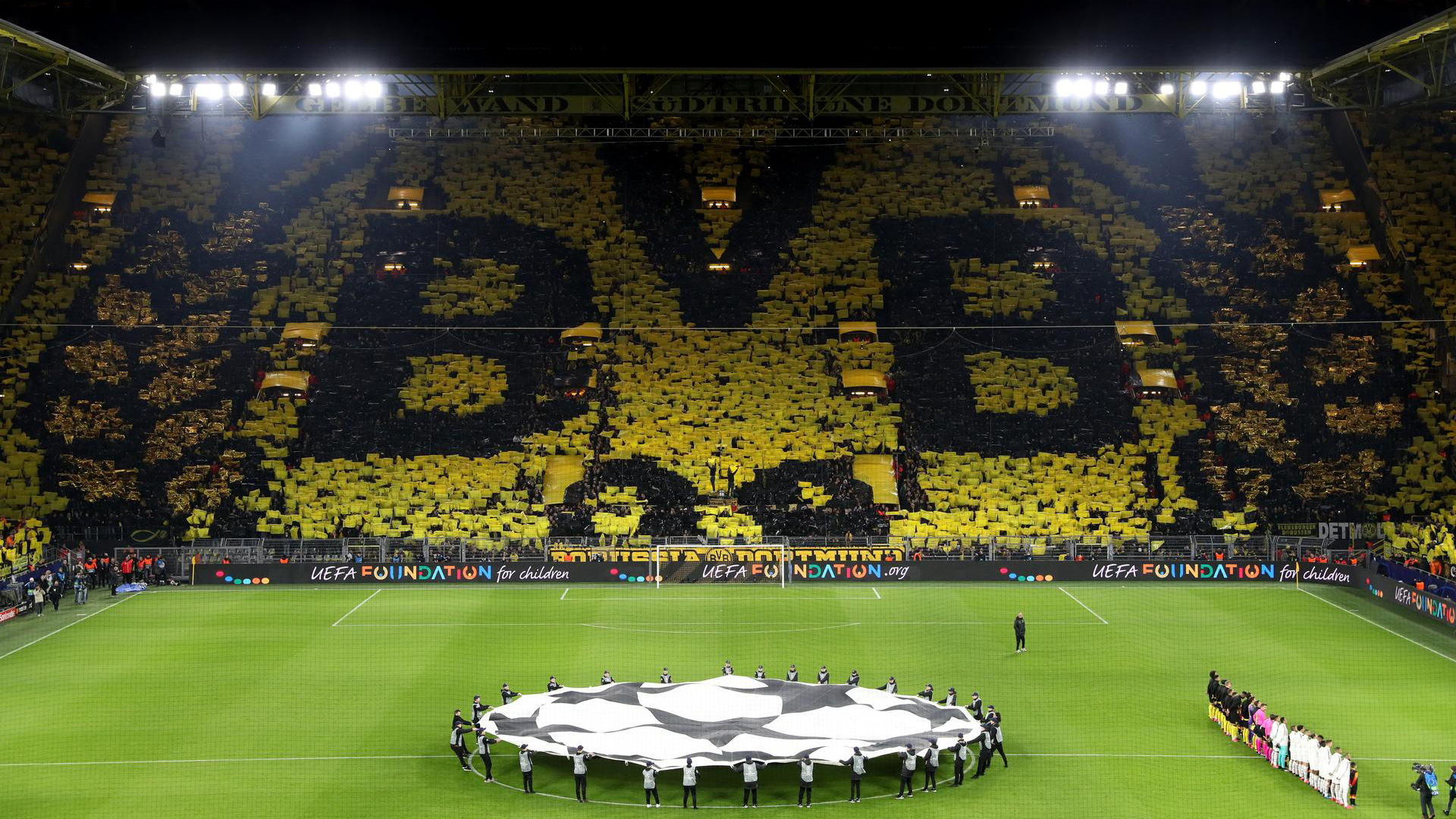 Bvb Champions League Die Mannschaft Des Bvb Dortmund Ges/ Fussball/ Champions League Stock