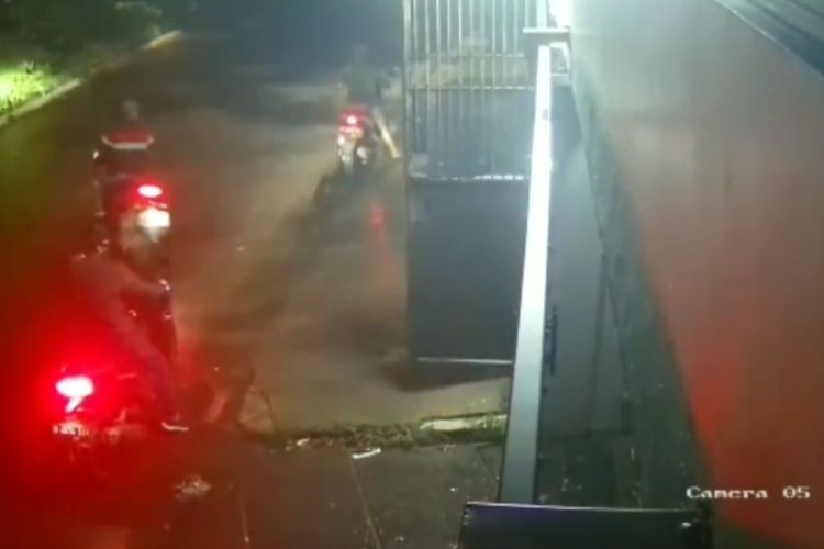 Sunny Dibor Criminal Dijenguk Pengacaranya, Ammar Zoni Nangis