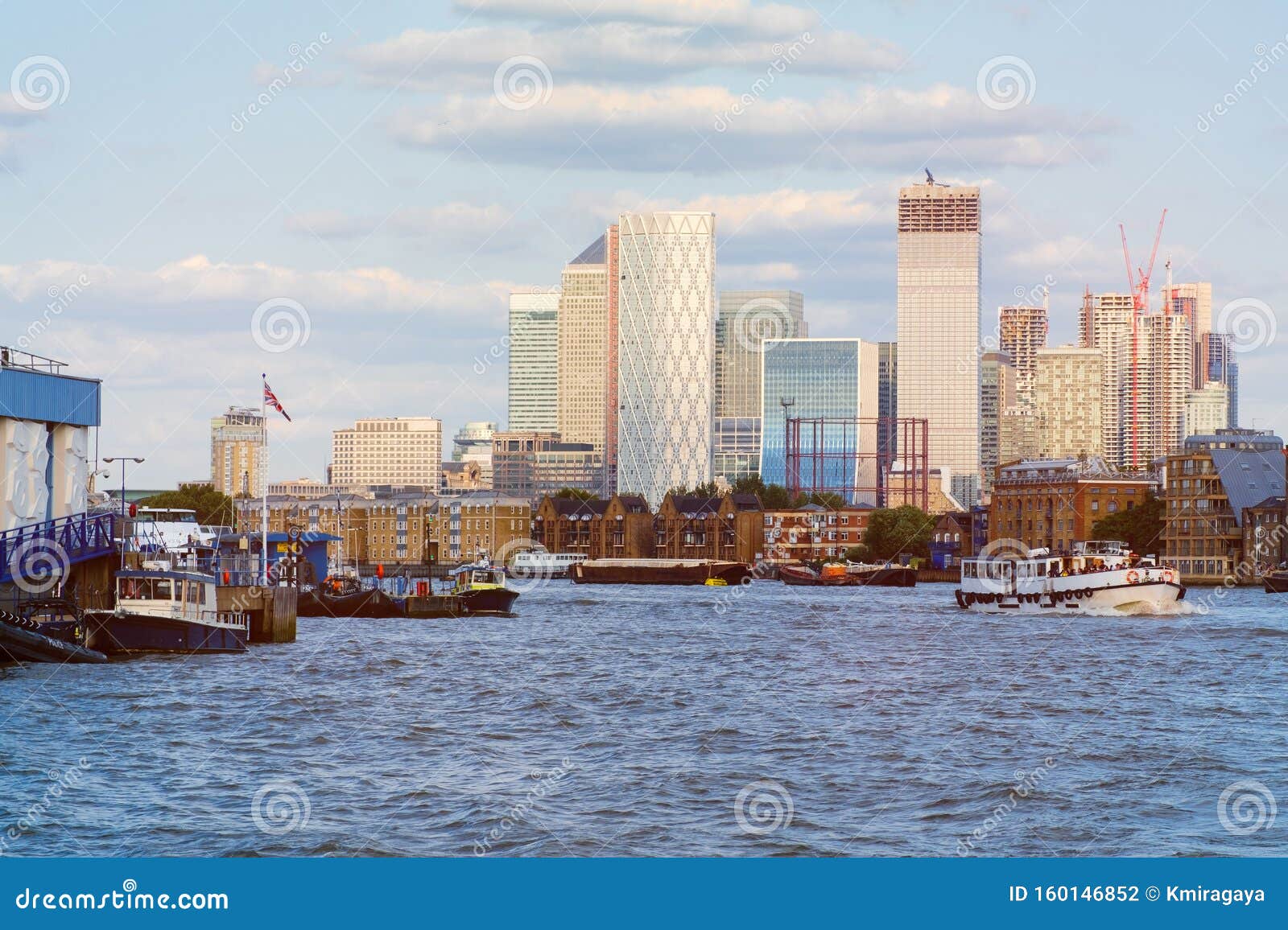 London Thames Wharf 7,402 Thames Wharf Stock Photos, High-res Pictures, And Images