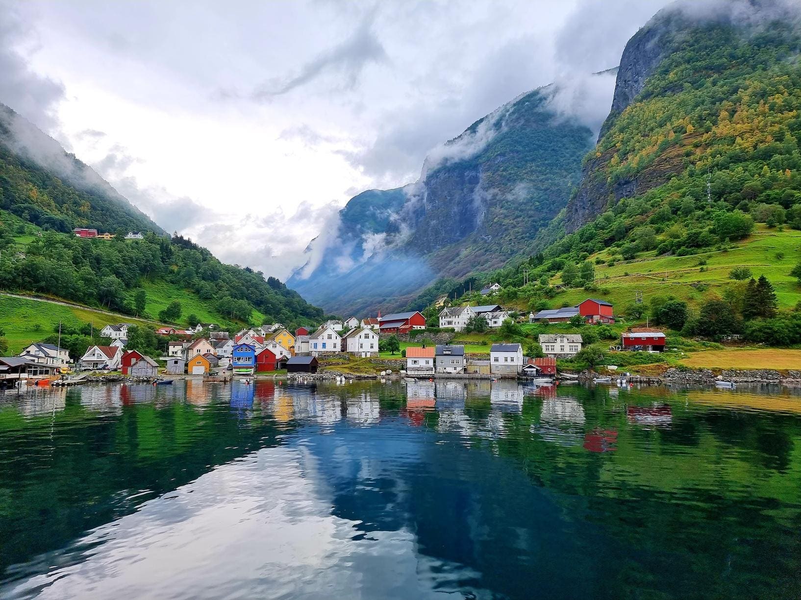  Discover The Top 3 Must-Visit Fjord Towns In Norway Illustration 