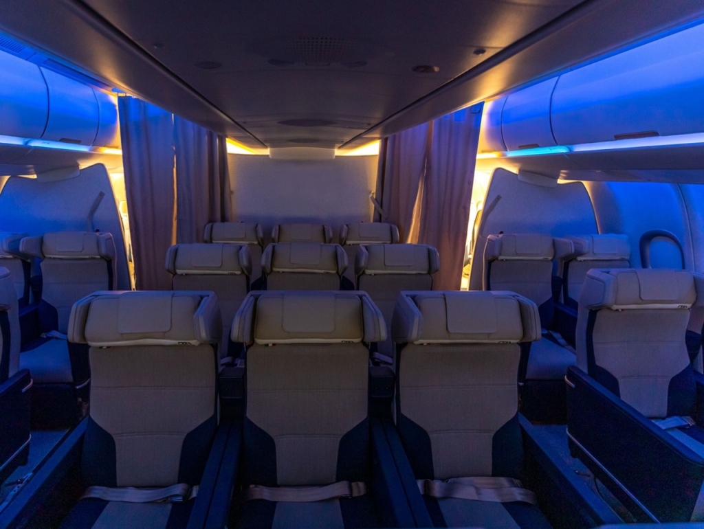 Jimmy Savile With Kids – Fotos gratis : interior, mosca, viajar, aeronave, transporte, aerolínea