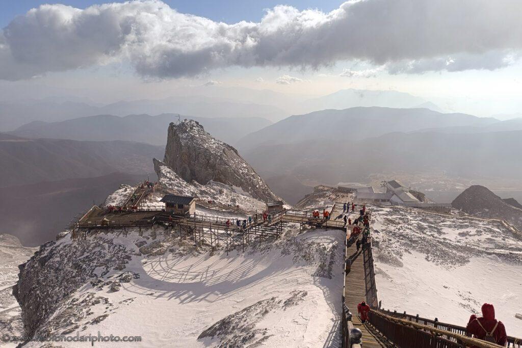 Cantidad De Habitantes De Noruega – Panoramic top view of the jade dragon snow mountain on the hiking …