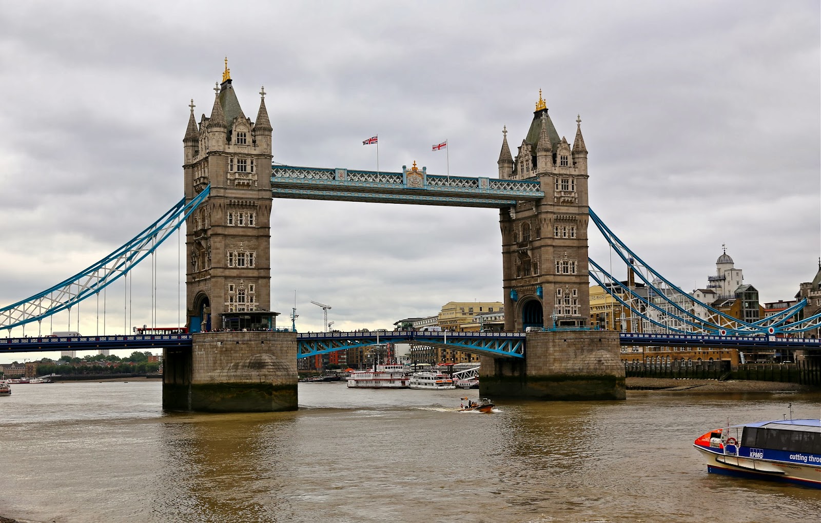  Sweet Southern Days: Visiting Landmarks in London, England Illustration 