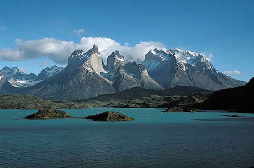  Explore the Diverse Landscapes of Chile: Mountains, Lakes, Volcanoes Illustration 