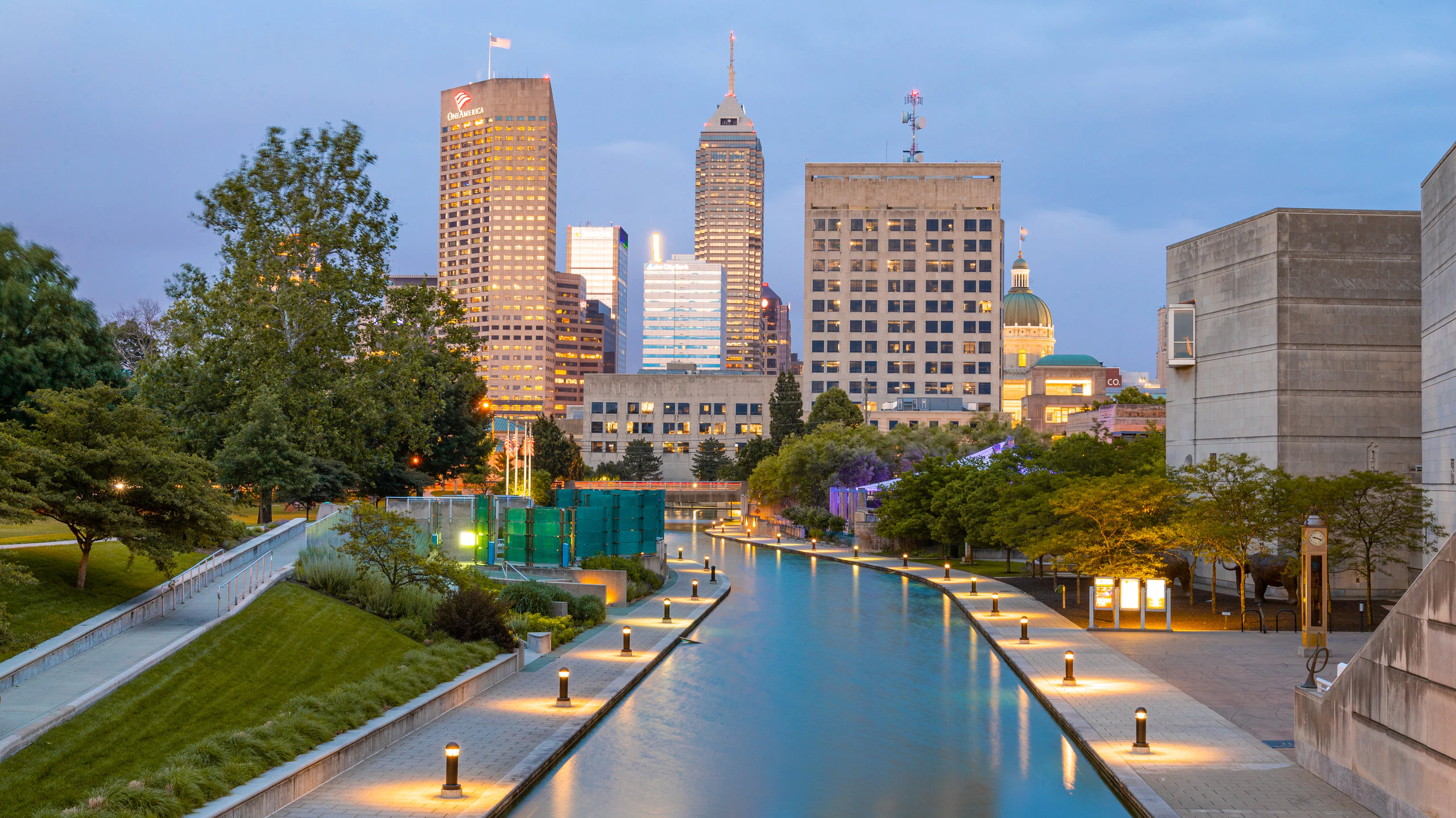  The Central Canal In Indianapolis Indiana - City Towner 