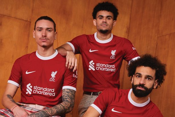  Foto zu Liverpool new home kit 2023/24 unveiled as Nike reinvent a classic 