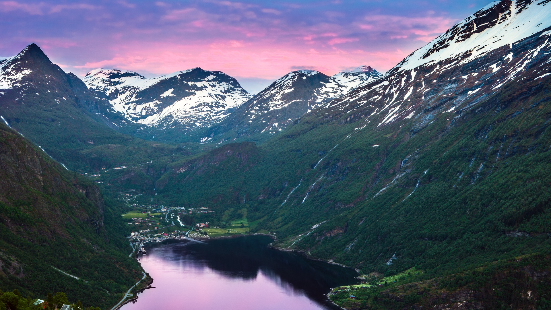  Geiranger Fjord Wallpaper 4K, Norway, Valley, Village, Sunset Motiv 