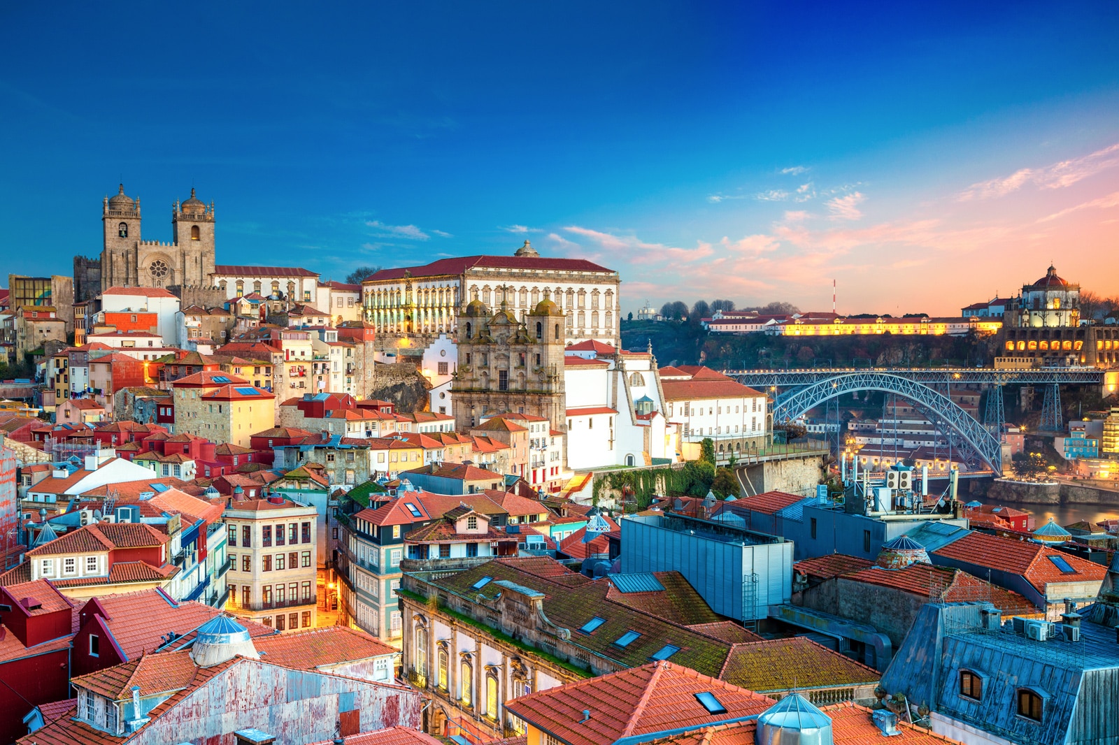  Exploring Portugal: A Journey Through History, Culture, and Natural Illustration 