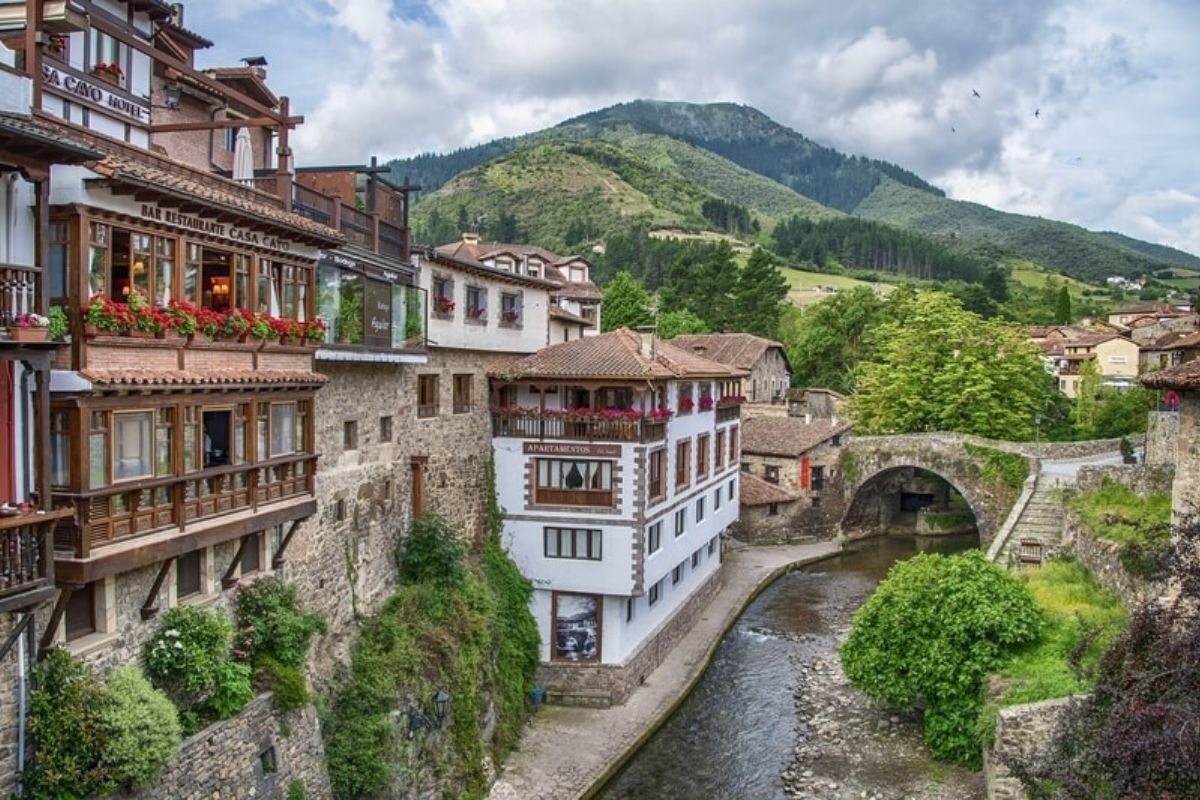  Foto zu 15 Most Beautiful Cities in Spain to Visit - Savored Journeys 