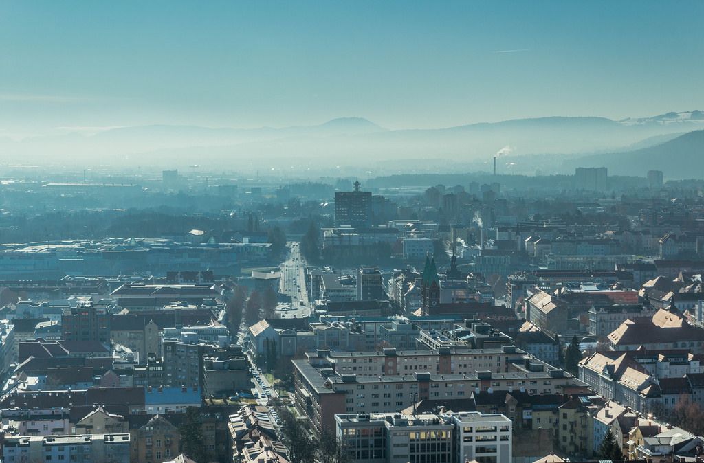  Foto zu Mit Graffiti besprühte alte Gebäude in Berlin - Creative Commons Bilder 