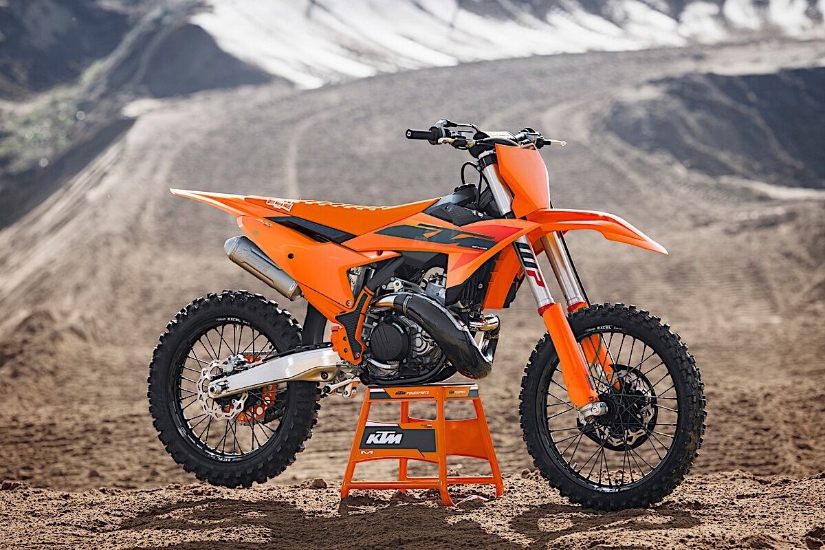  KTM Gives a Mild Revamp to the 2025 SX and SX-F Motocross Kings Motiv 