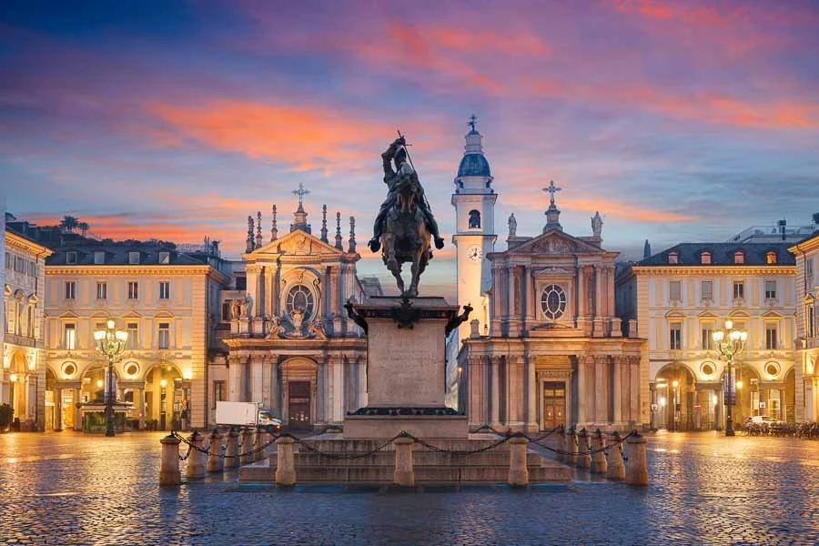  15 of the Most Beautiful Cities in Italy to Visit Next — Travlinmad Illustration 
