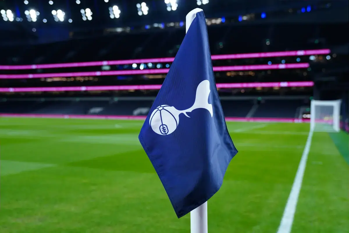  Foto zu Former Arsenal hero confirms talks to hijack Tottenham's summer signing 