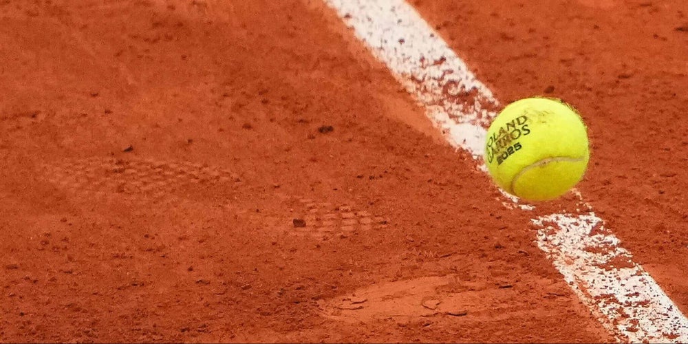  Tennis on clay courts: The unpredictable dance of sun, rain, wind and 
