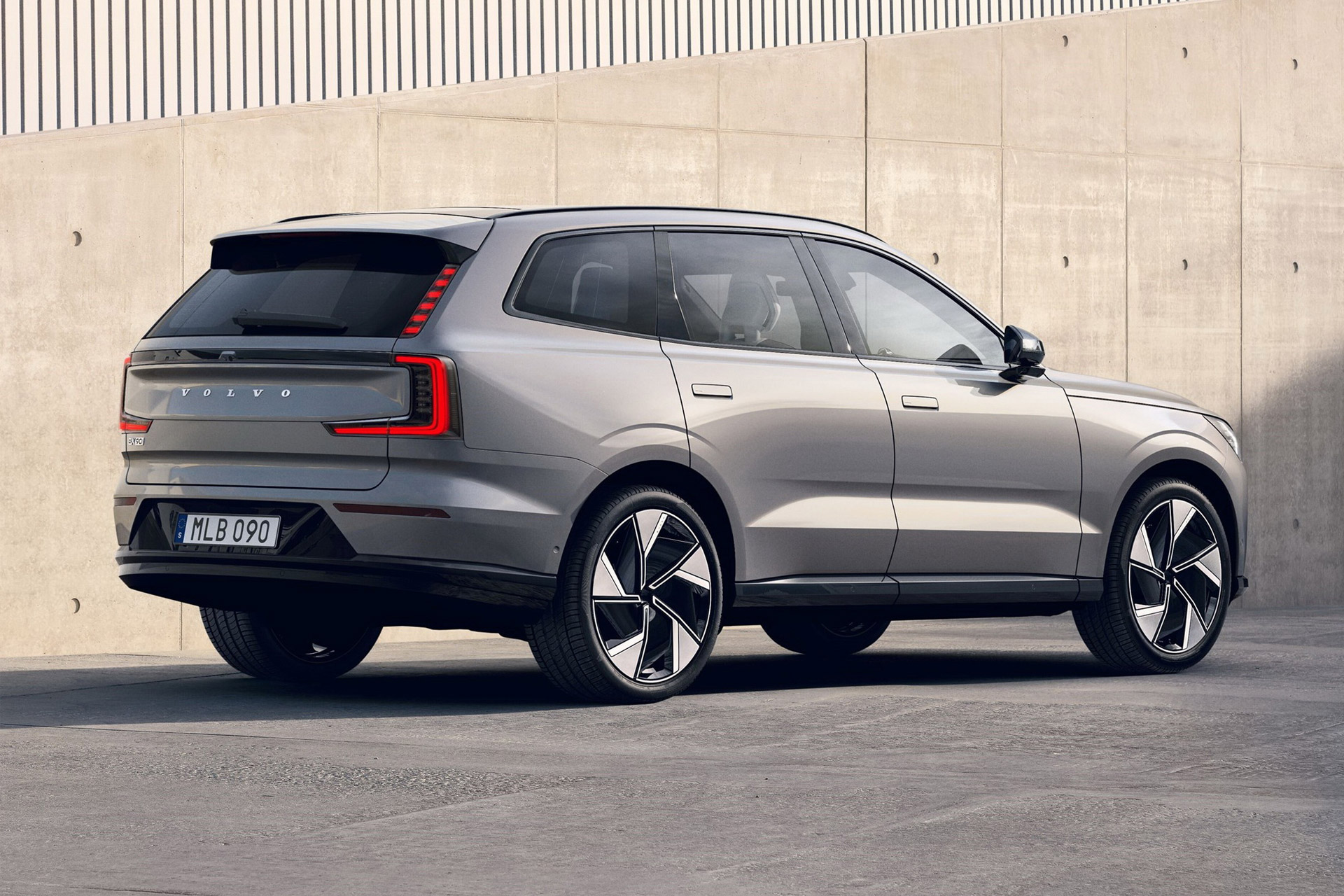  2024 Volvo EX90 Electric SUV 
