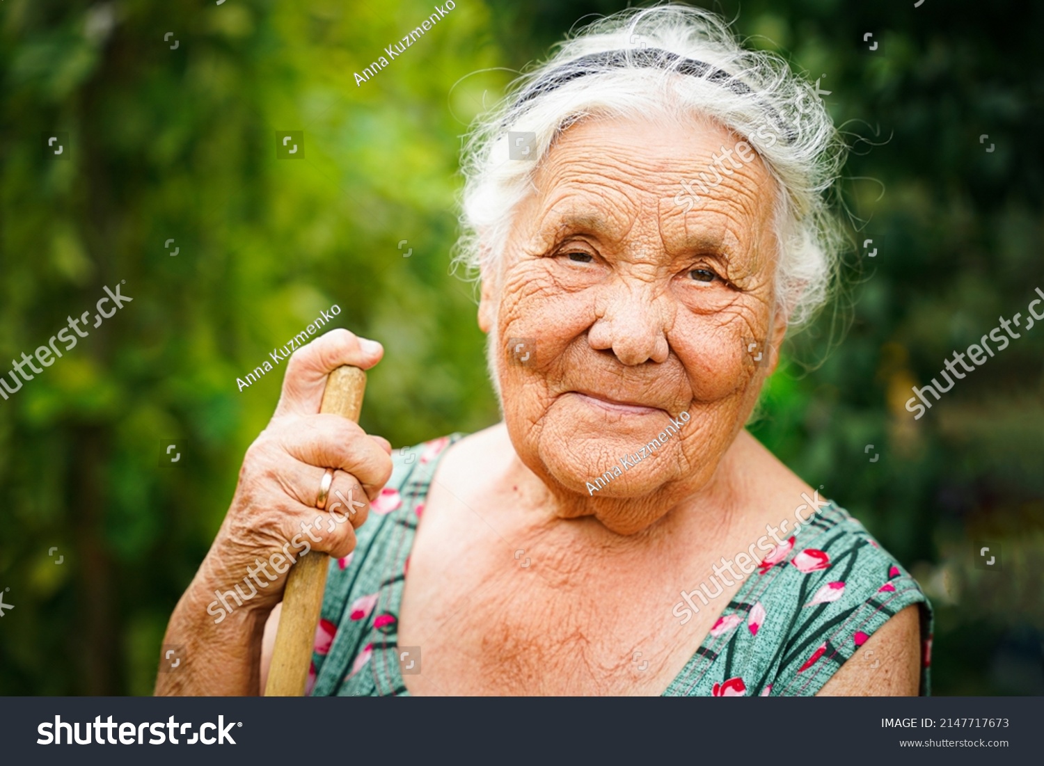  Very Old Women Bildidee 