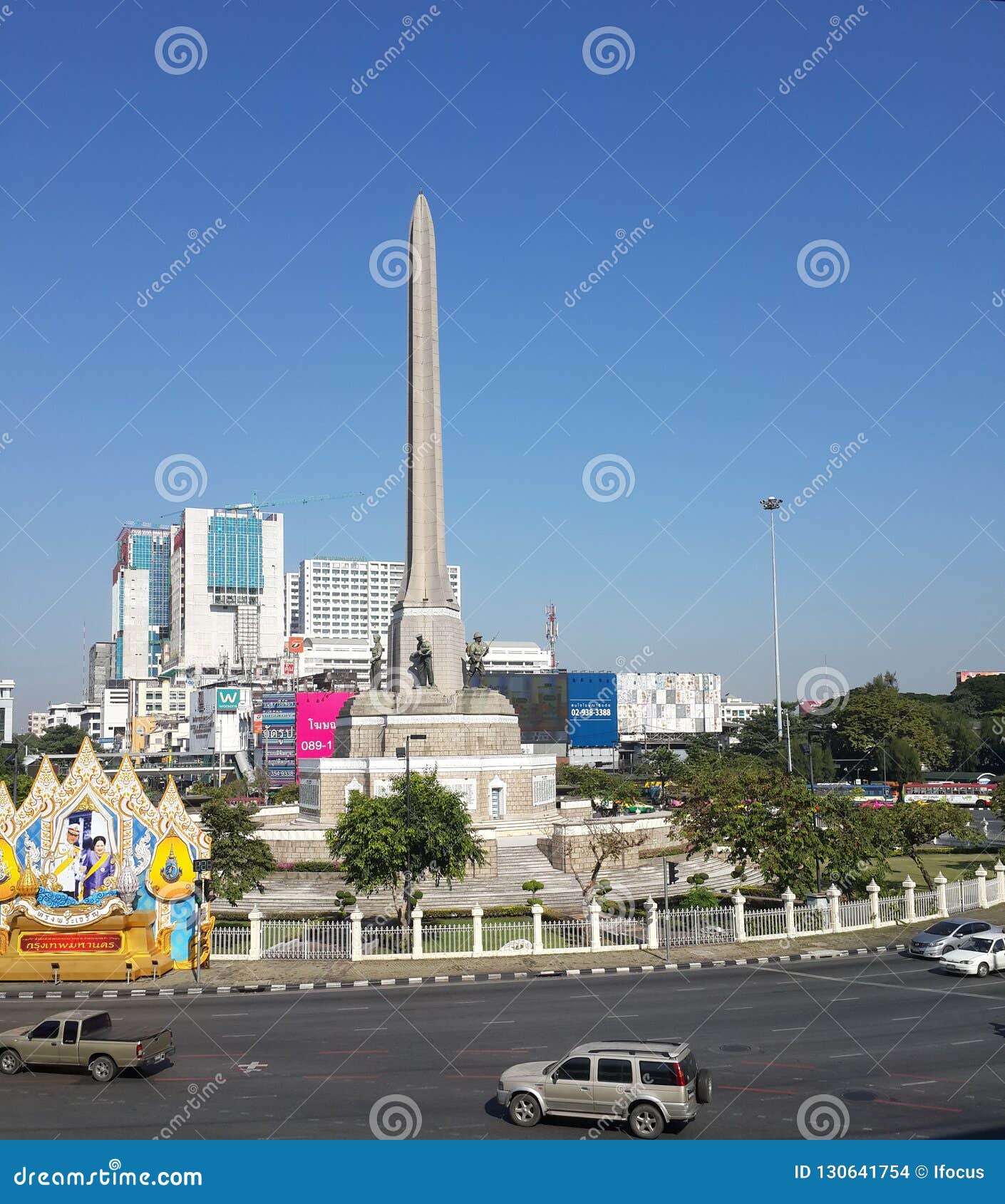 3/8 Inch 316 Stainless Camlock Fitting Manufacturer Victory Monument In The Center Of A Cricle Intersection Editorial Stock
