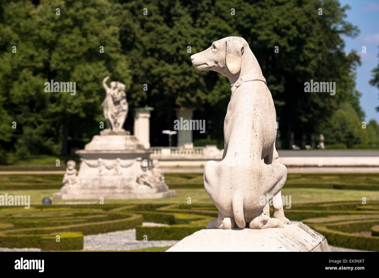 Ultimate Crafts Pet Care For Beginners In Germany Sculpture Dog Hi-res Stock Photography And Images