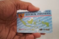 Paper Cutting Activity Cut And Paste For Kids Tarjeta De Identidad Indonesia Foto De Archivo Paper Cutting Activity Cut And Paste For Kids Tarjeta De Identidad Indonesia Foto De Archivo
