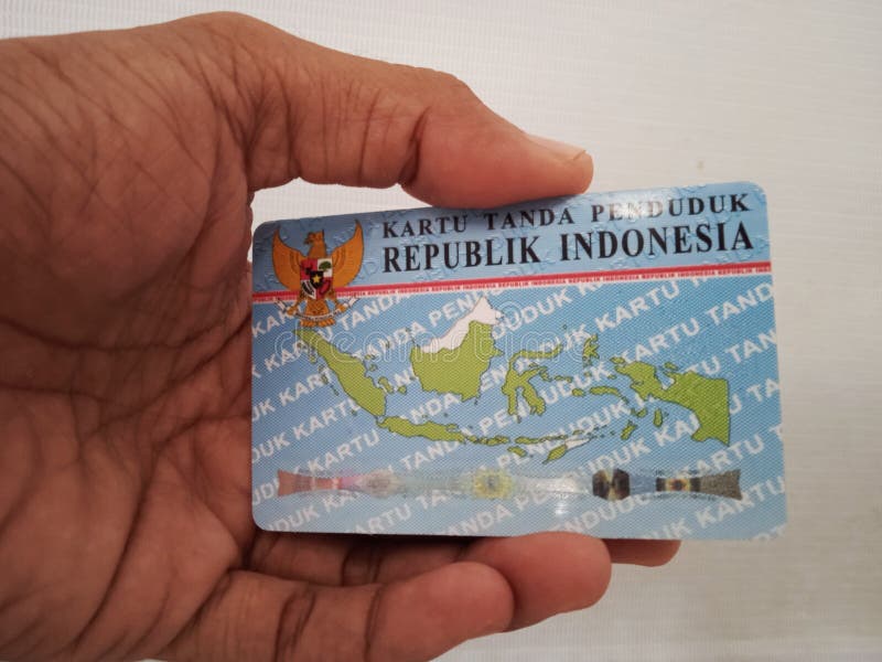 Paper Cutting Activity Cut And Paste For Kids Tarjeta De Identidad Indonesia Foto De Archivo