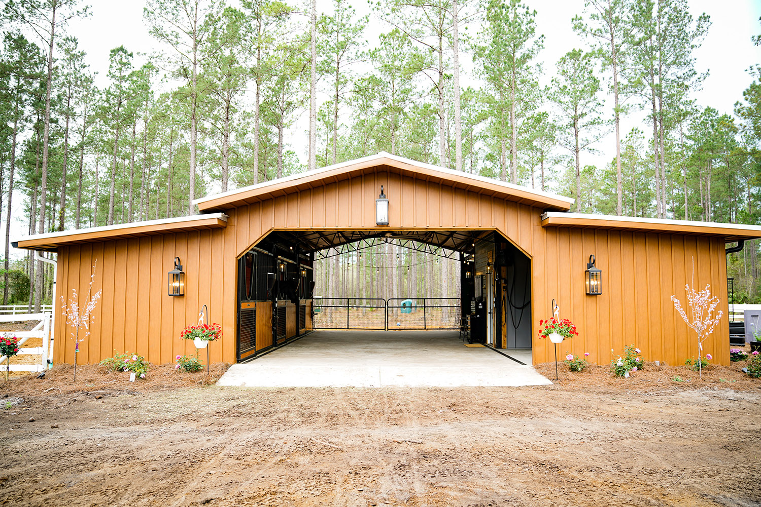  A 3-Stall Barn Allows Horses to Roam Freely - STABLE STYLE Motiv 