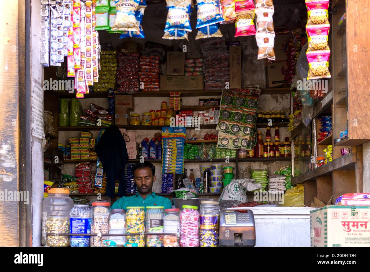 Grocery vendor indian hi-res stock photography and images - Alamy